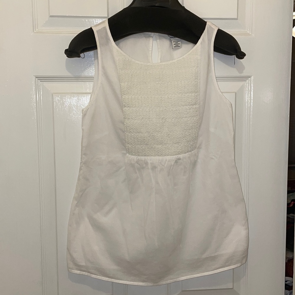 Vineyard Vines sleeveless white cotton blouse with woven detail on front